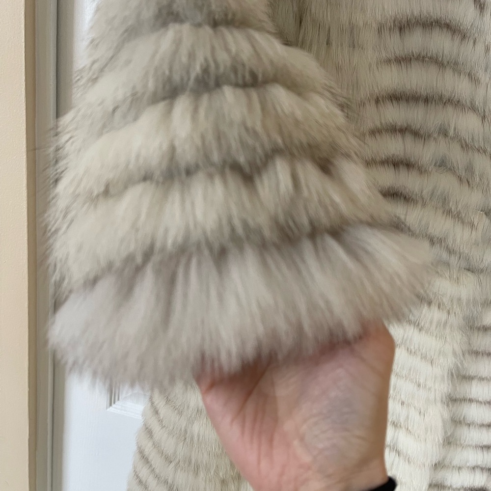 Saga Fox Fur Coat long - Picture 7 of 12